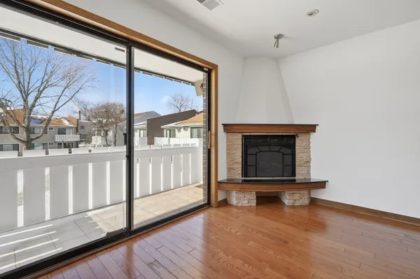 $2,100 | 3000 Bayside Drive, Unit 202, Palatine, IL 60074