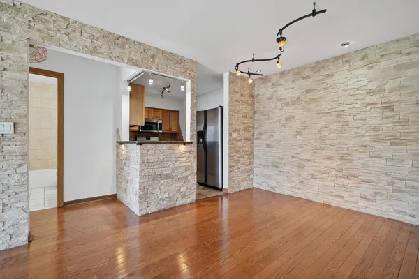 $2,100 | 3000 Bayside Drive, Unit 202, Palatine, IL 60074