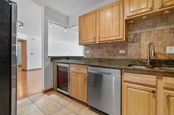 $2,100 | 3000 Bayside Drive, Unit 202, Palatine, IL 60074