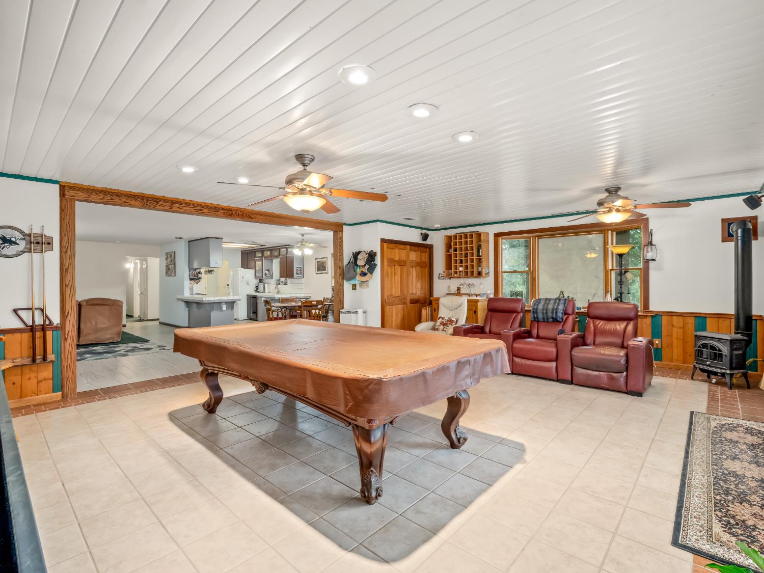 845 Elwood Road Squaw Valley, CA 93675 - Photo 29 of 67 a living room with furniture a table and chairs