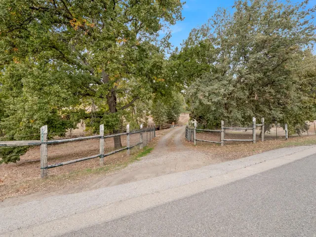 $450,000 | 845 Elwood Road, Squaw Valley, CA 93675