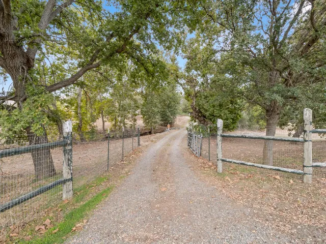 $450,000 | 845 Elwood Road, Squaw Valley, CA 93675