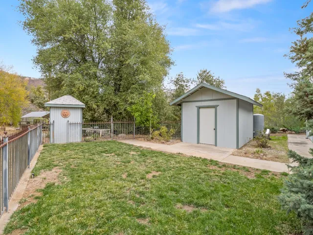 $450,000 | 845 Elwood Road, Squaw Valley, CA 93675