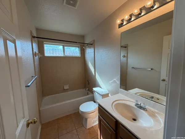 $2,050 | 1323 Pinnacle Falls, San Antonio, TX 78260