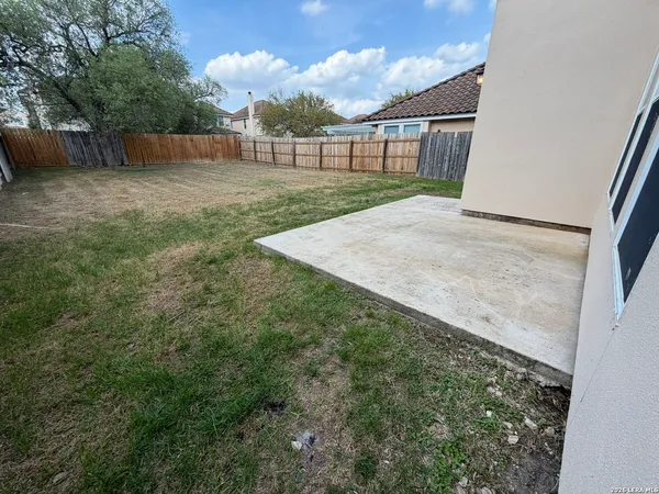 $2,050 | 1323 Pinnacle Falls, San Antonio, TX 78260