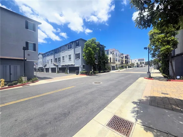 $3,595 | 3003 East Pacific Coast Highway, Signal Hill, CA 90755