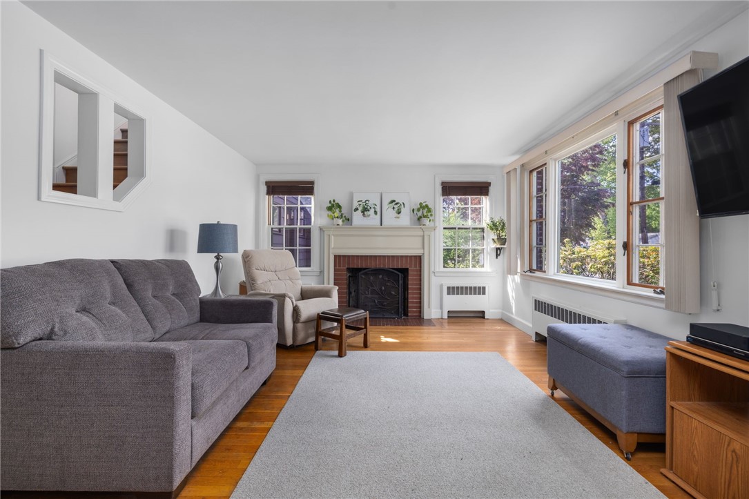 87 Frontier Road Warwick, RI 02889 - Photo 7 of 50