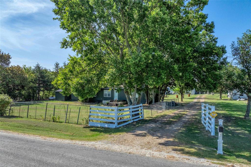 428 Pennell Road Sherman, TX 75090 - Photo 3 of 40