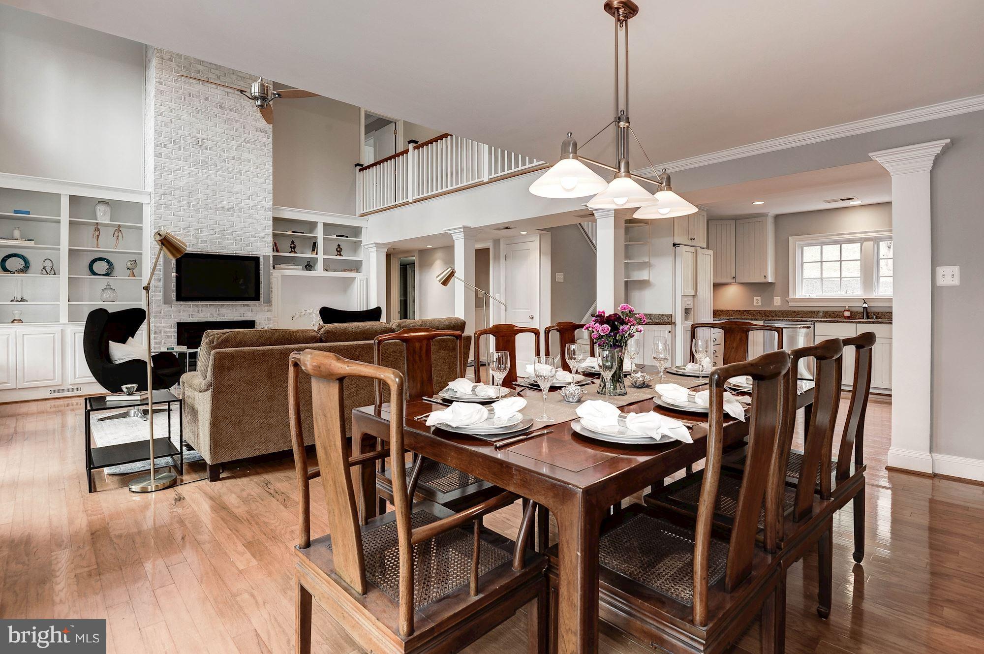 1048 Bellview Road McLean, VA 22102 - Photo 12 of 28 Dining Room big enough for huge table!