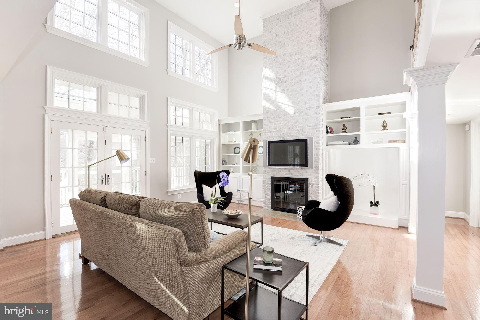 Sunlit 16ft family room with built in bookshelves