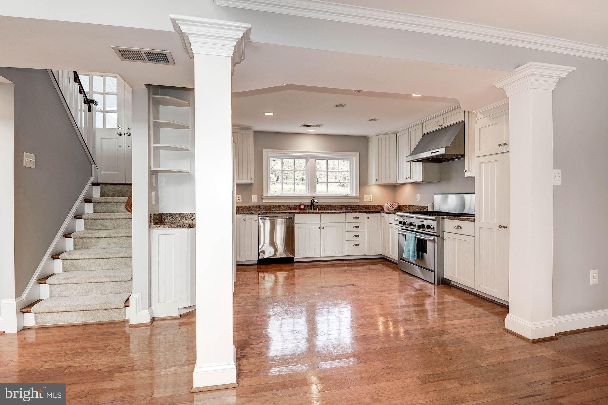 1048 Bellview Road McLean, VA 22102 - Photo 8 of 28 Granite kitchen, Thermador range