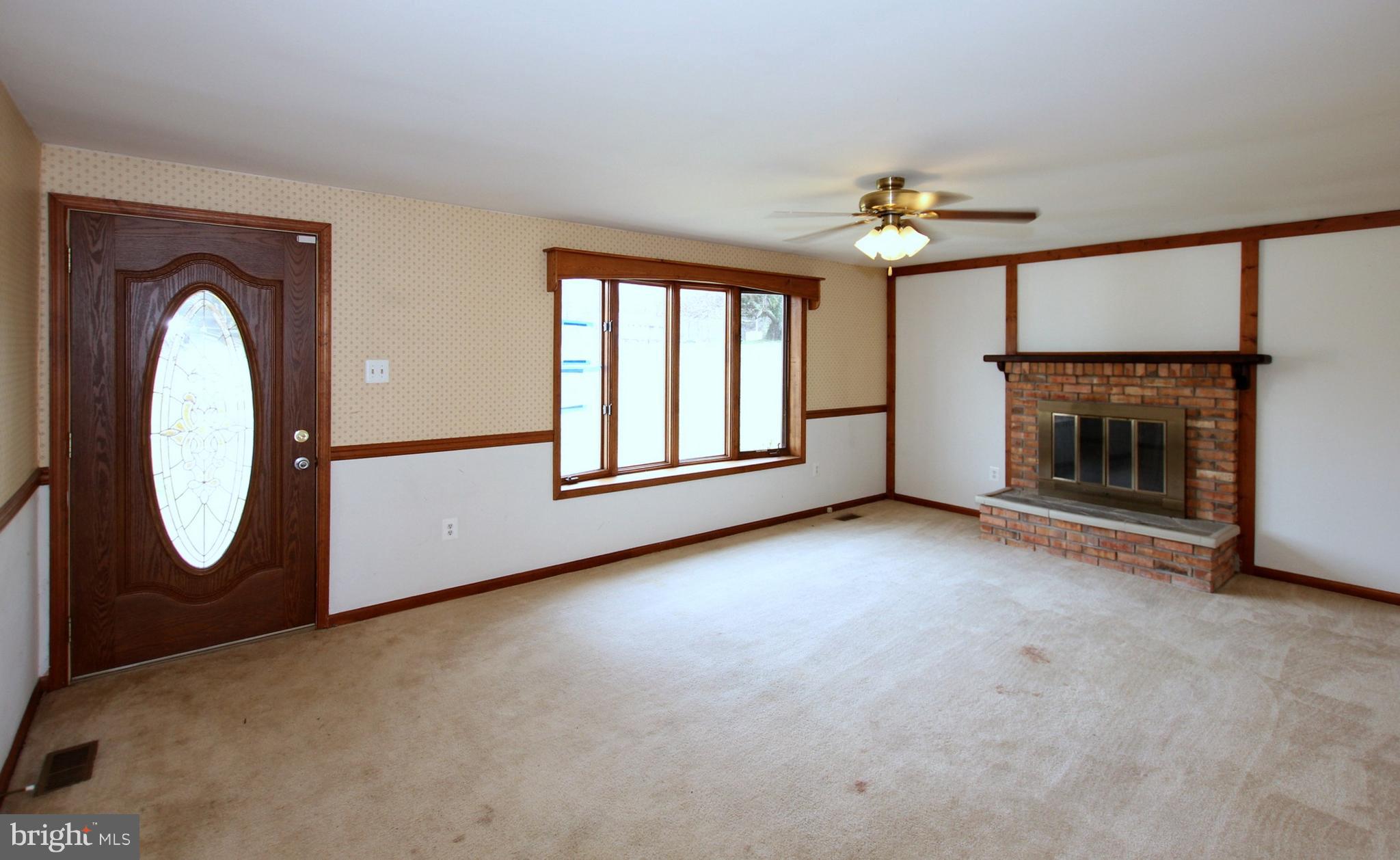 22801 Christ Church Road Aquasco, MD 20608 - Photo 2 of 30 Living room