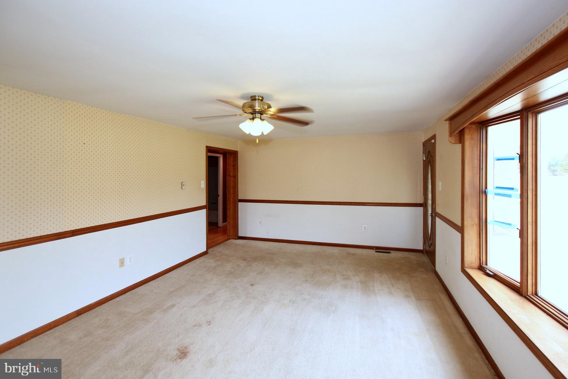 22801 Christ Church Road Aquasco, MD 20608 - Photo 4 of 30 Living room