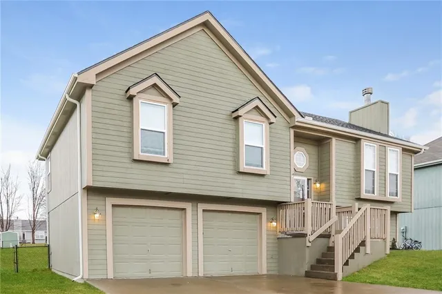 $2,005 | 1702 Briarwood Lane, Excelsior Springs, MO 64024