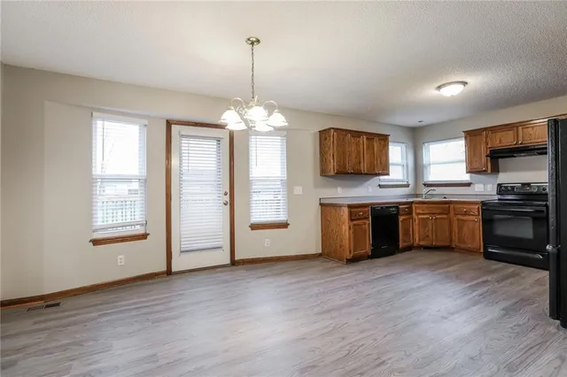 $2,005 | 1702 Briarwood Lane, Excelsior Springs, MO 64024