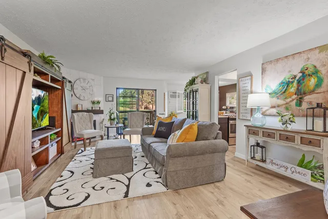 $345,000 | 101 South Neyland Avenue, Unit 2, Liberty Lake, WA 99019