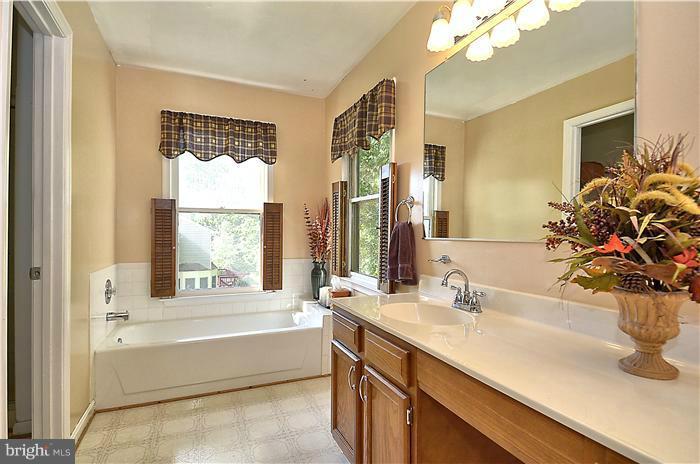 13108 Broadmore Road Silver Spring, MD 20904 - Photo 4 of 24 Bath
