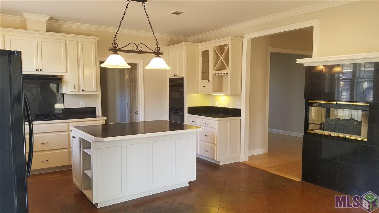 18050 Jefferson Ridge Drive Baton Rouge, LA 70817 - Photo 9 of 29 Beautiful Kitchen