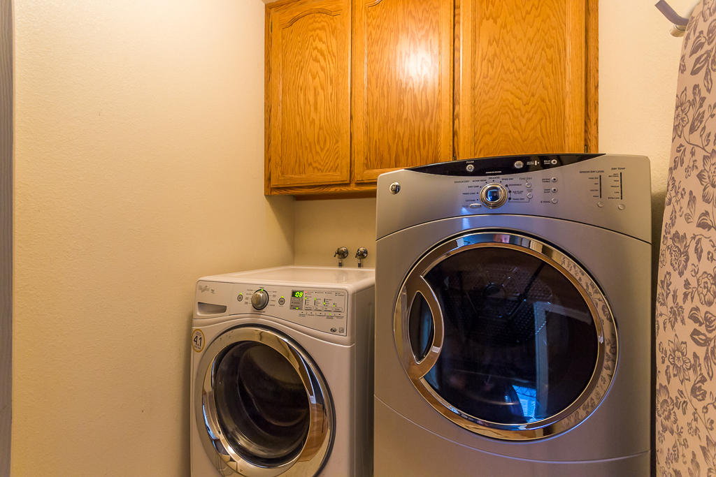 7010 Pit Road Redding, CA 96001 - Photo 21 of 29 55 laundry