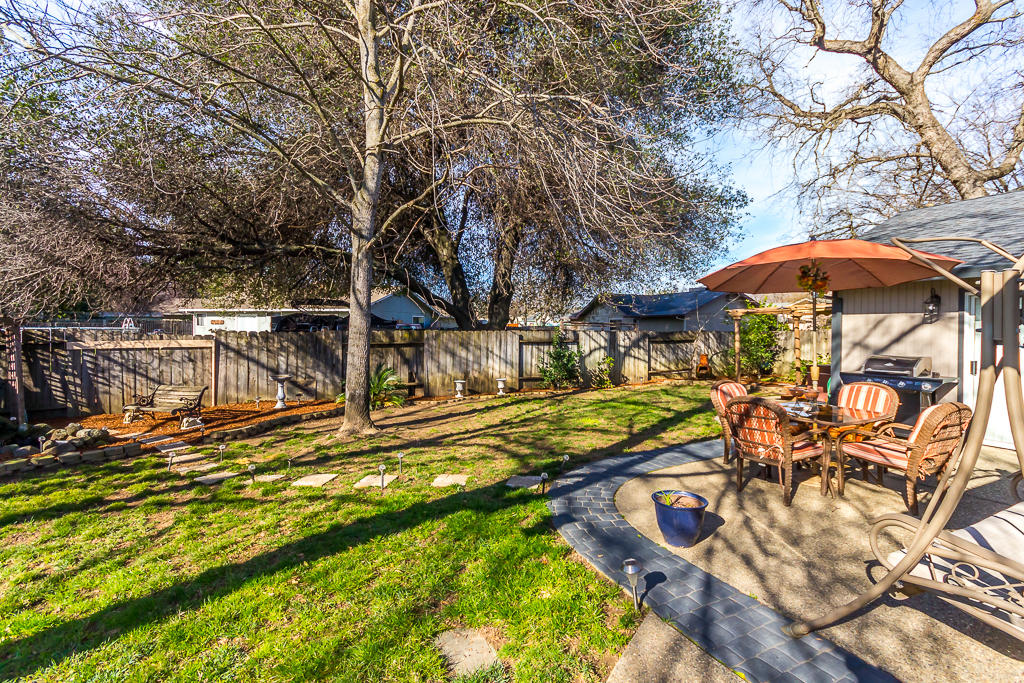 7010 Pit Road Redding, CA 96001 - Photo 26 of 29 76 backyard
