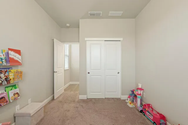 a livingroom with window