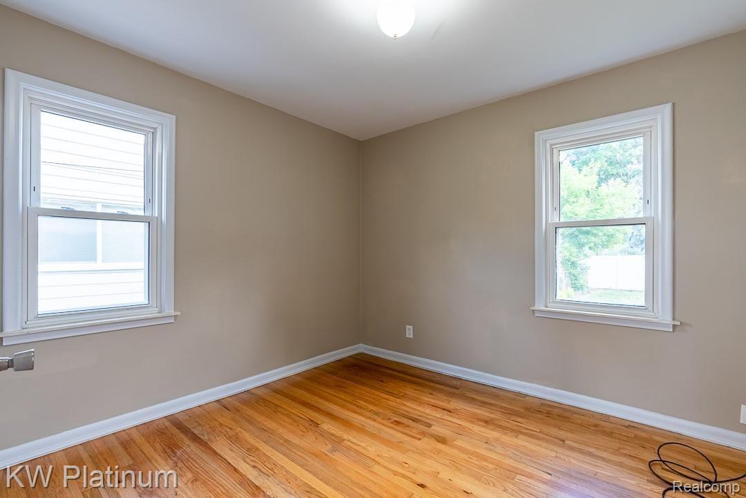 8428 Helen Street Center Line, MI 48015 - Photo 11 of 25 8428 Helen-18.jpg
