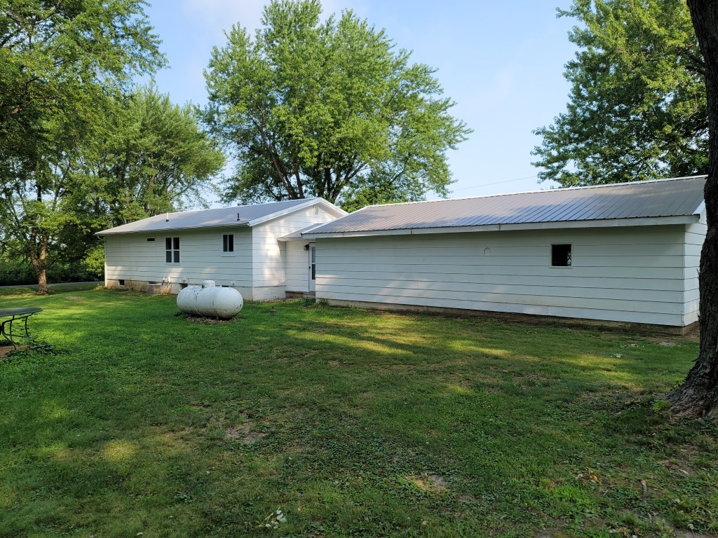 27039 Capp Road Sterling, IL 61081 - Photo 19 of 21