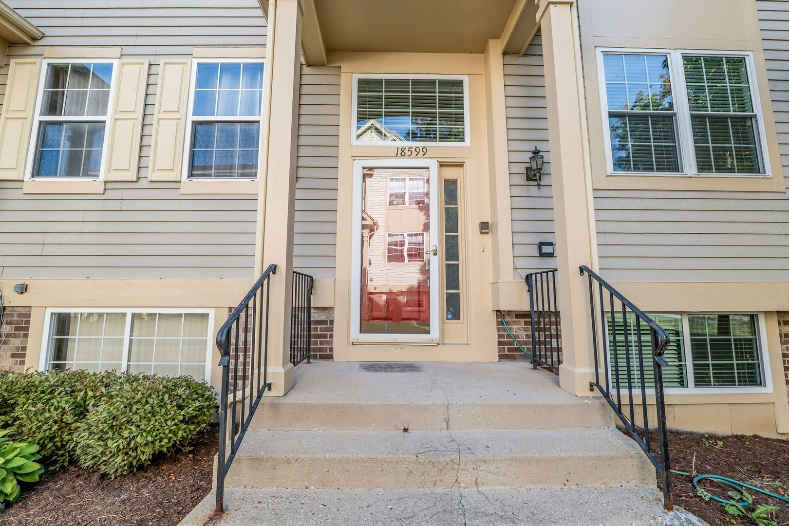 18599 West Sterling Court Grayslake, IL 60030 - Photo 1 of 32