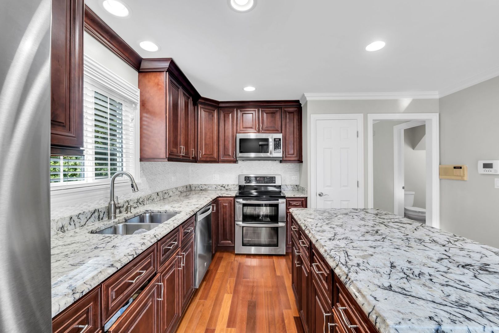 18599 West Sterling Court Grayslake, IL 60030 - Photo 11 of 32