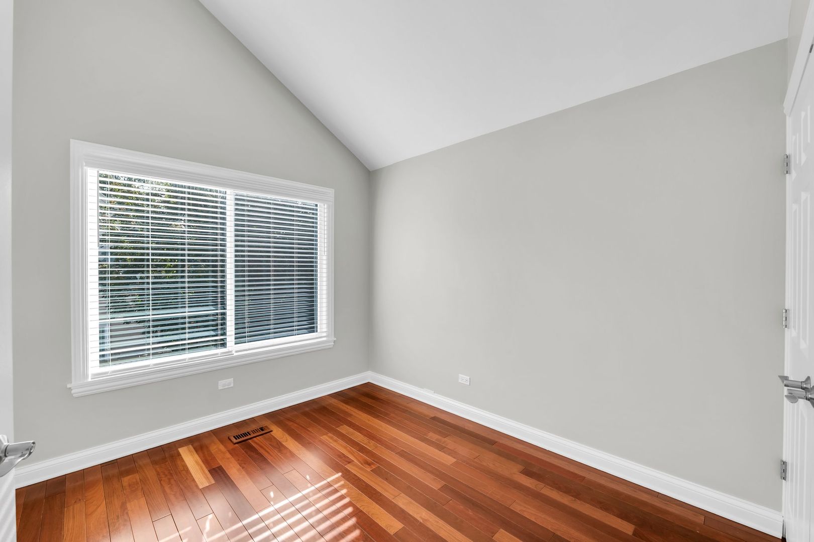 18599 West Sterling Court Grayslake, IL 60030 - Photo 15 of 32