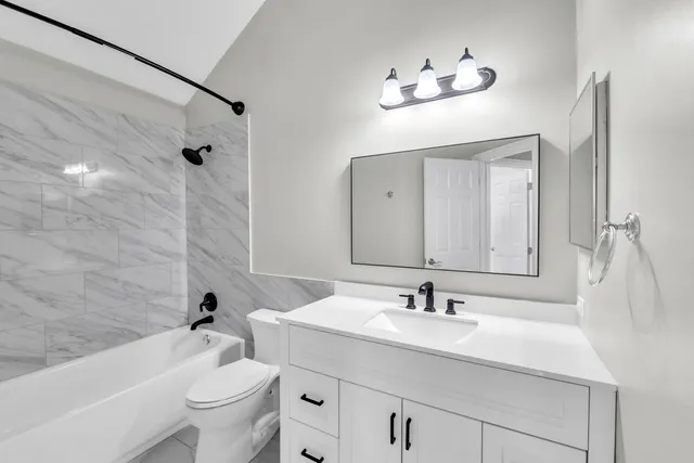 $3,000 | 18599 West Sterling Court, Grayslake, IL 60030