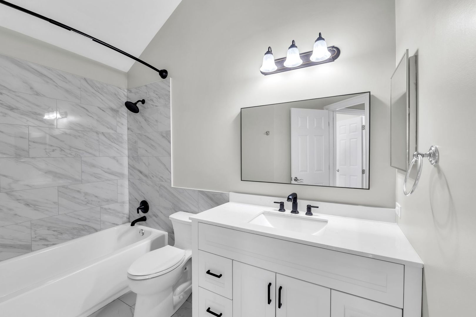 18599 West Sterling Court Grayslake, IL 60030 - Photo 16 of 32