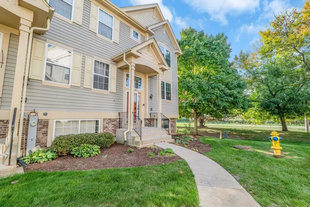 $3,000 | 18599 West Sterling Court, Grayslake, IL 60030