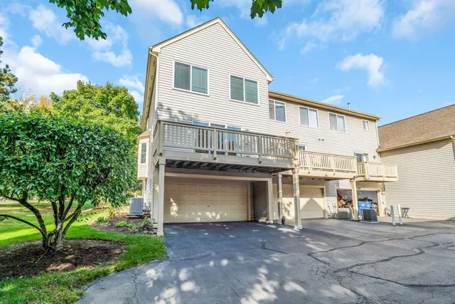 $3,000 | 18599 West Sterling Court, Grayslake, IL 60030