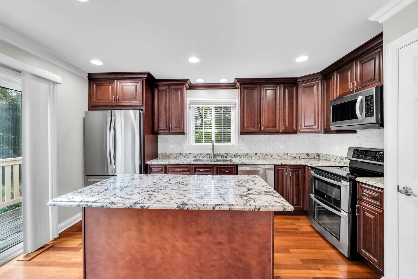 18599 West Sterling Court Grayslake, IL 60030 - Photo 9 of 32