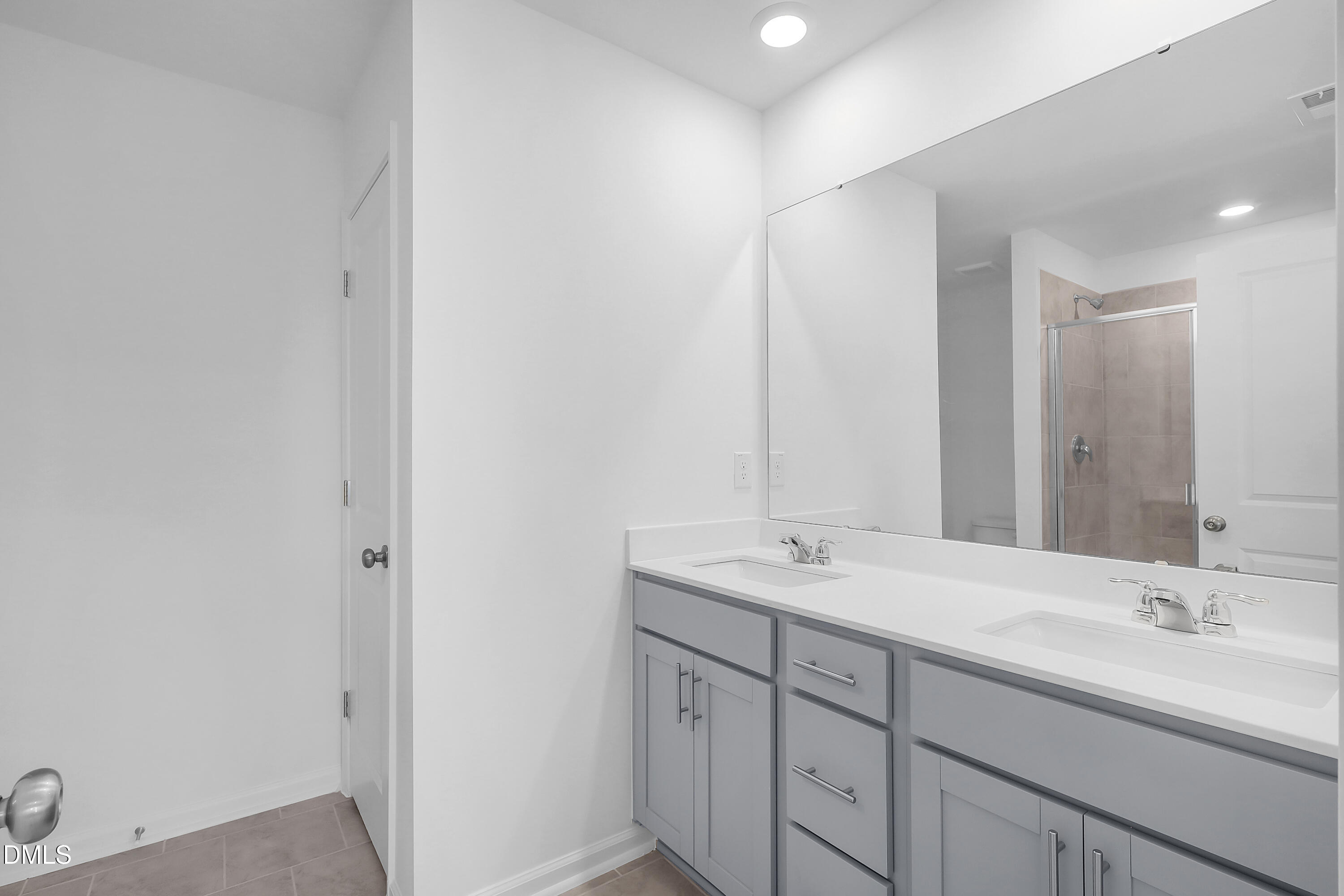 3601 Elm Grv Lane Raleigh, NC 27604 - Photo 15 of 54 SUN_ElmGrove_Pic_Wyatt_Owners_Bath_3of3