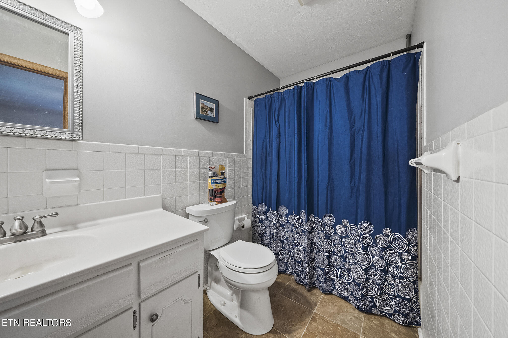 9828 Smoky Row Road Strawberry Plains, TN 37871 - Photo 21 of 43 primary bathroom