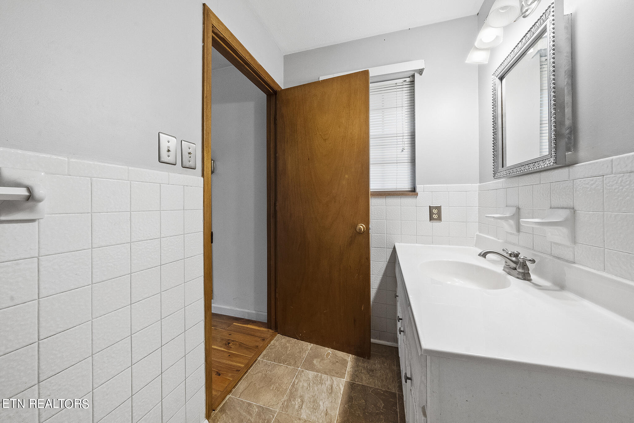 9828 Smoky Row Road Strawberry Plains, TN 37871 - Photo 22 of 43 primary bathroom