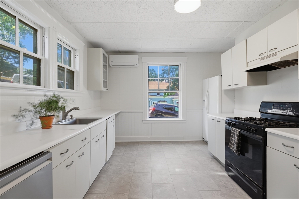 76 Grant Street Gardner, MA 01440 - Photo 9 of 27
