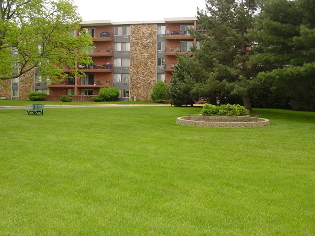 $195,000 | 18 East Old Willow Road, Unit 425N, Prospect Heights, IL 60070