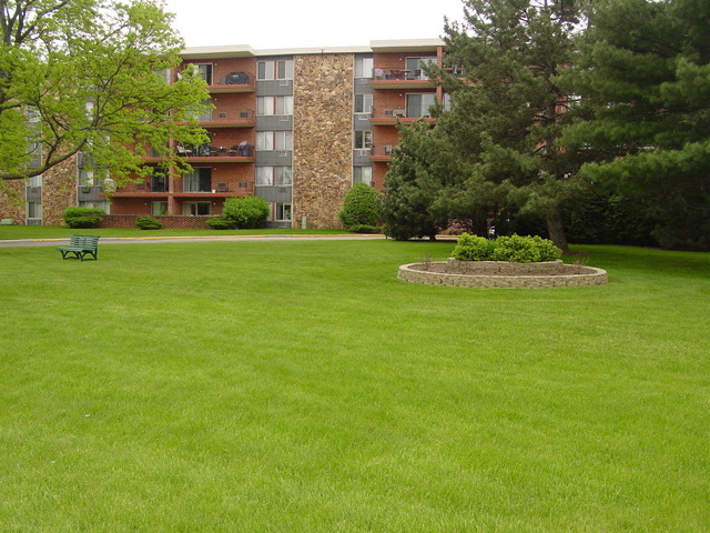 18 East Old Willow Road, Unit 425N Prospect Heights, IL 60070 - Photo 1 of 12