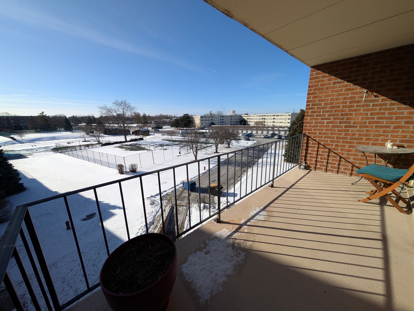 18 East Old Willow Road, Unit 425N Prospect Heights, IL 60070 - Photo 11 of 22 a view of a balcony with an outdoor seating