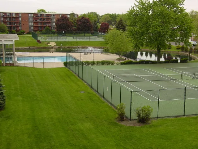 $195,000 | 18 East Old Willow Road, Unit 425N, Prospect Heights, IL 60070