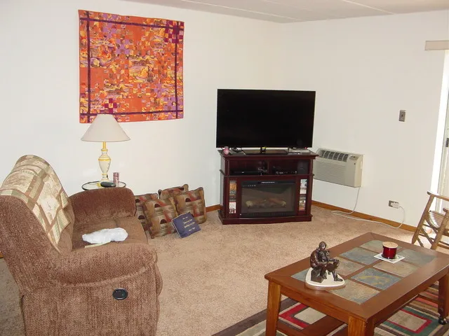 $195,000 | 18 East Old Willow Road, Unit 425N, Prospect Heights, IL 60070