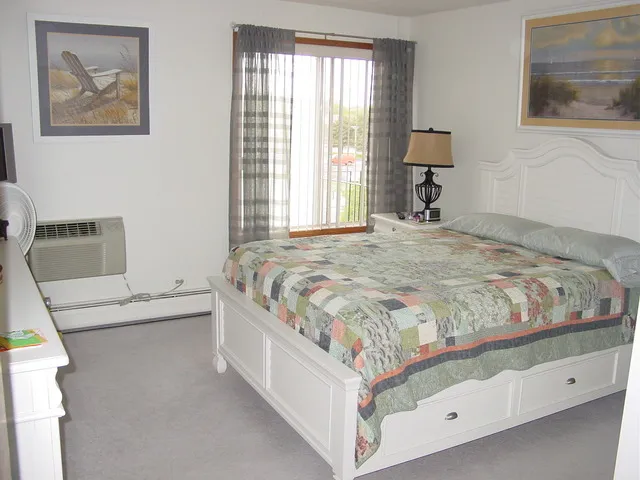 $195,000 | 18 East Old Willow Road, Unit 425N, Prospect Heights, IL 60070