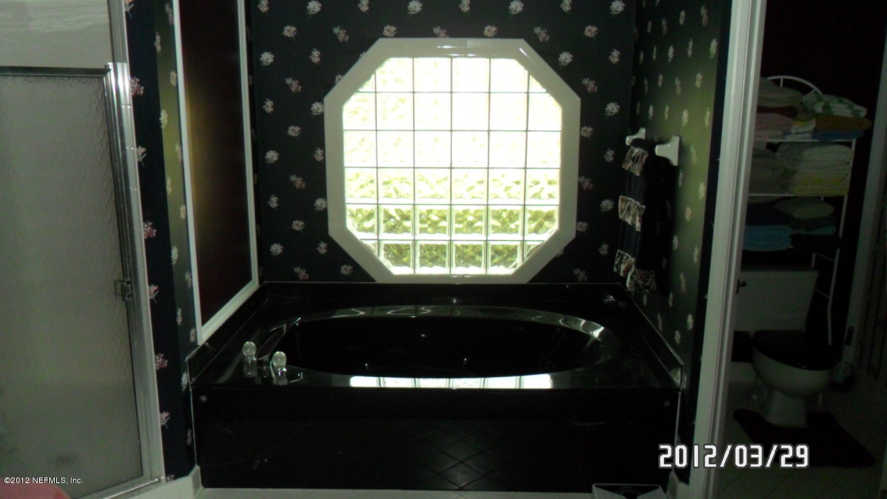 11716 Bridges Road Jacksonville, FL 32218 - Photo 10 of 22 Jacuzzi Tub