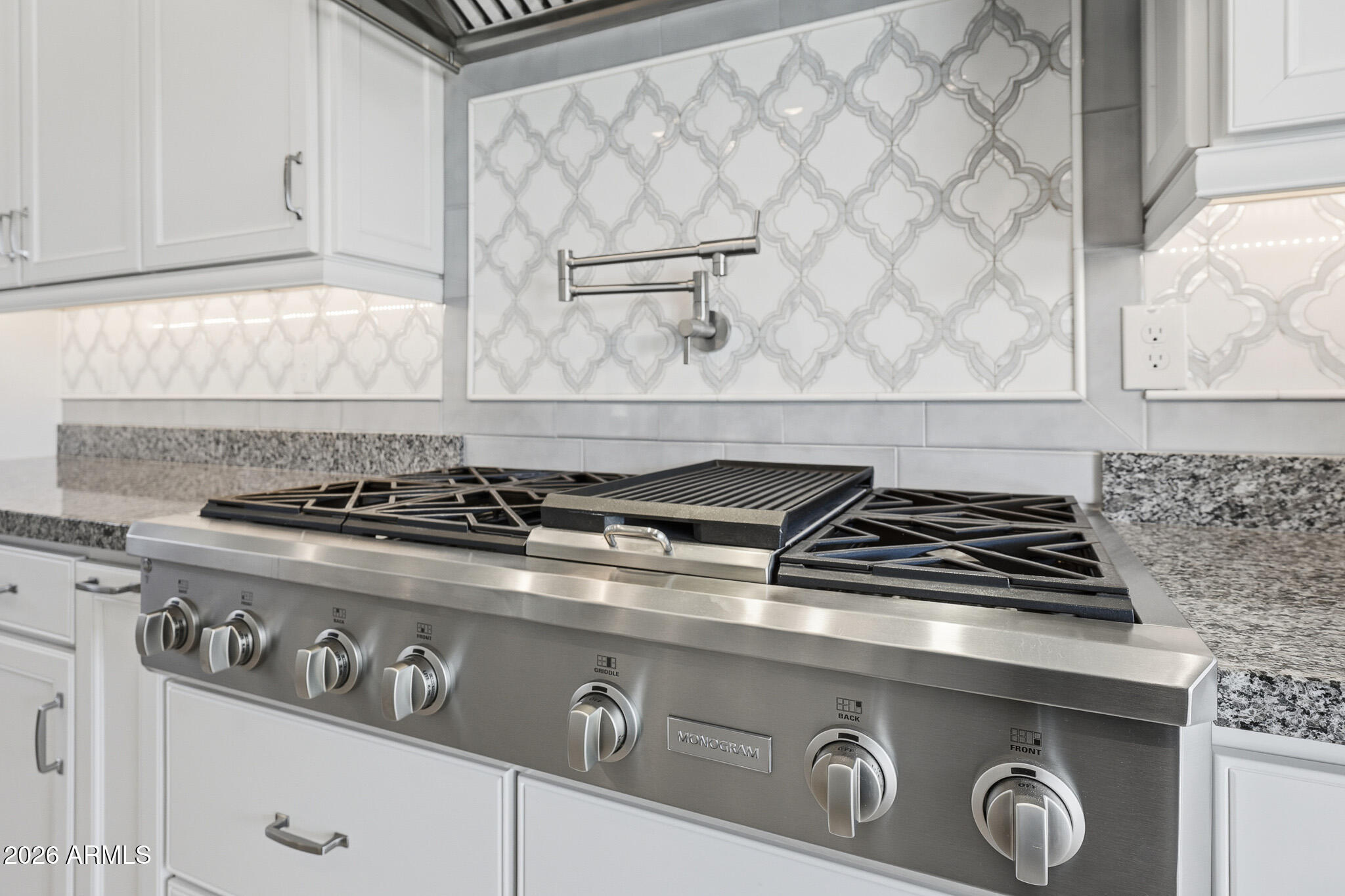 8597 East Arroyo Seco Road Scottsdale, AZ 85266 - Photo 7 of 73 a close view of stove top oven