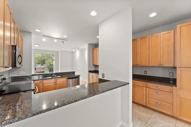 $715,000 | 221 1st Avenue Northeast, Unit 5, Minneapolis, MN 55413
