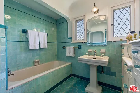 $3,750,000 | 101 South Fuller Avenue, Los Angeles, CA 90036