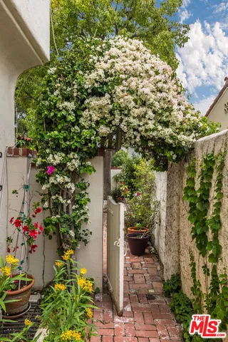 $3,950,000 | 101 South Fuller Avenue, Los Angeles, CA 90036